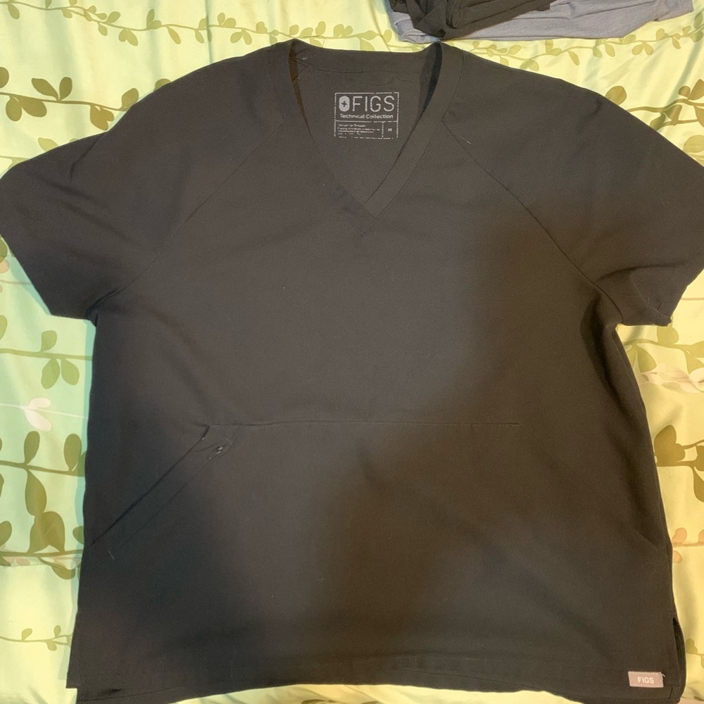 Medium figs top with kangaroo pocket